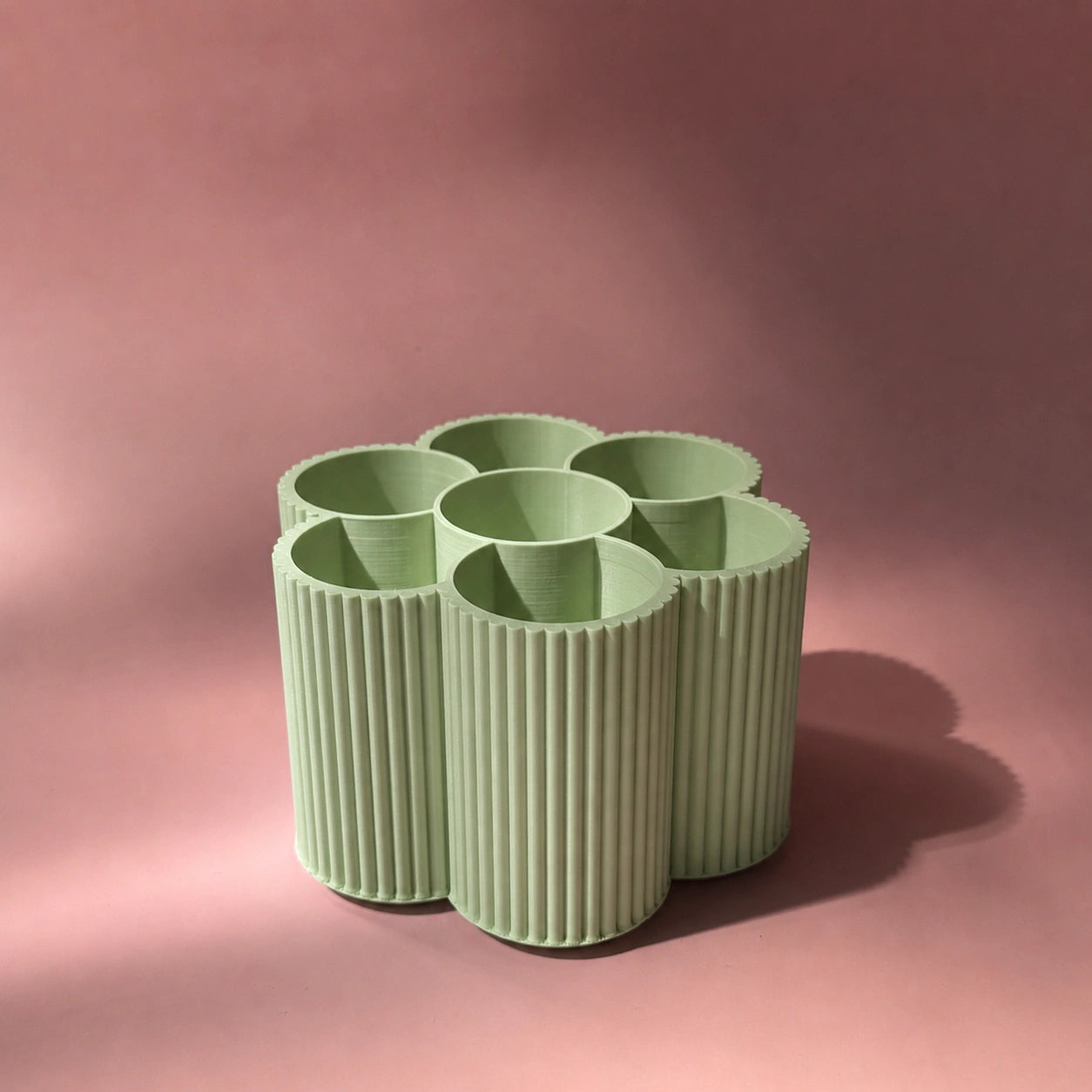 Mintgrüne Stiftebox in Blumenform von tryk.design