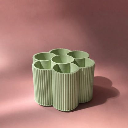 Mintgrüne Stiftebox in Blumenform von tryk.design