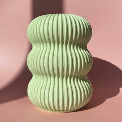 Mintfarbene 3D Druck Vase Berta mit geschwungenen Rillen