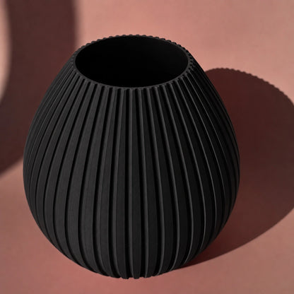 Schwarze 3D Druck Vase Liv mit runder Form und Rillen
