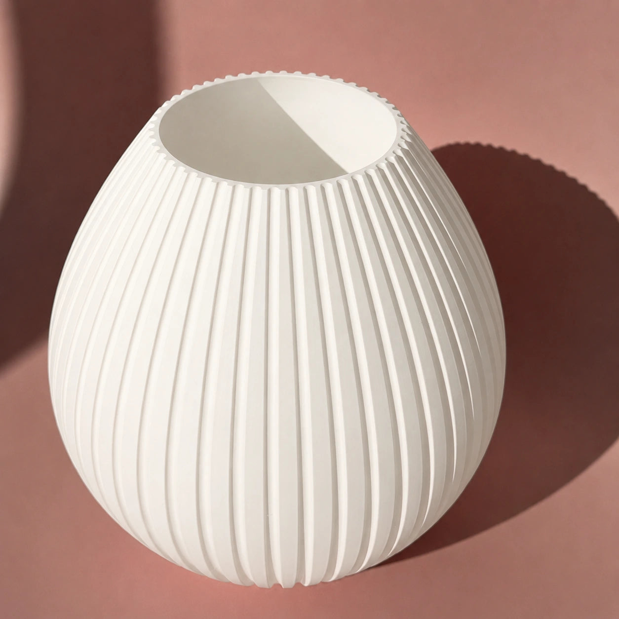 Weiße 3D Druck Vase Liv mit runder Form und Rillen