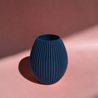 Dunkelblaue 3D Druck Vase Liv mit runder Form und Rillen - small
