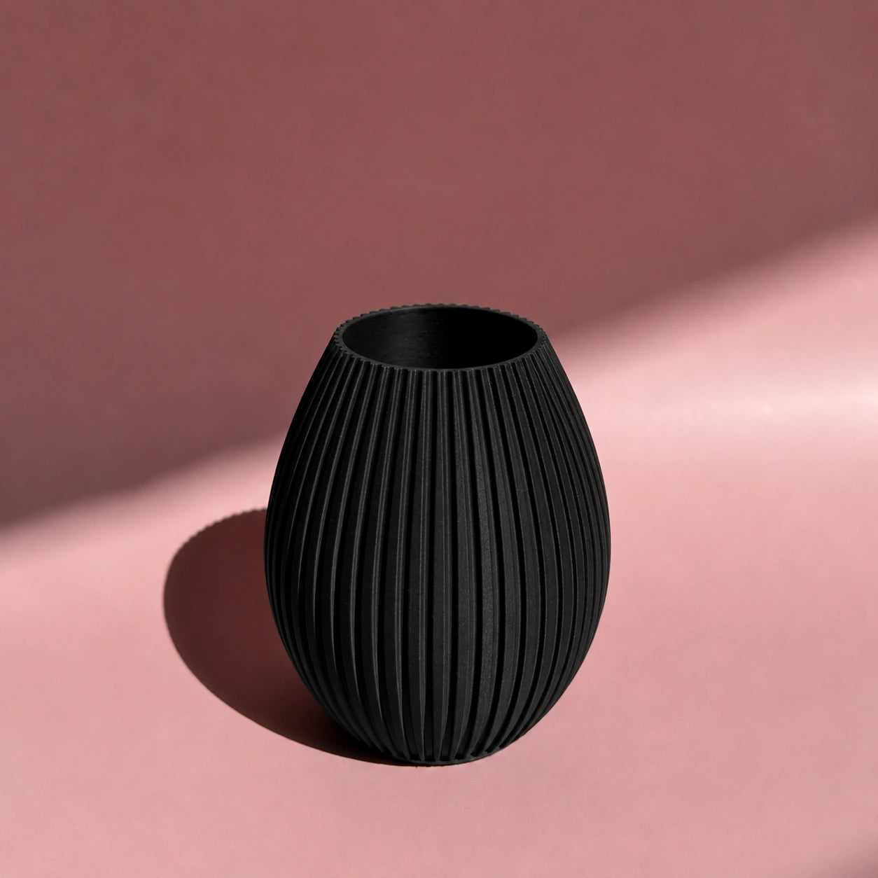 Schwarze 3D Druck Vase Liv mit runder Form und Rillen - small