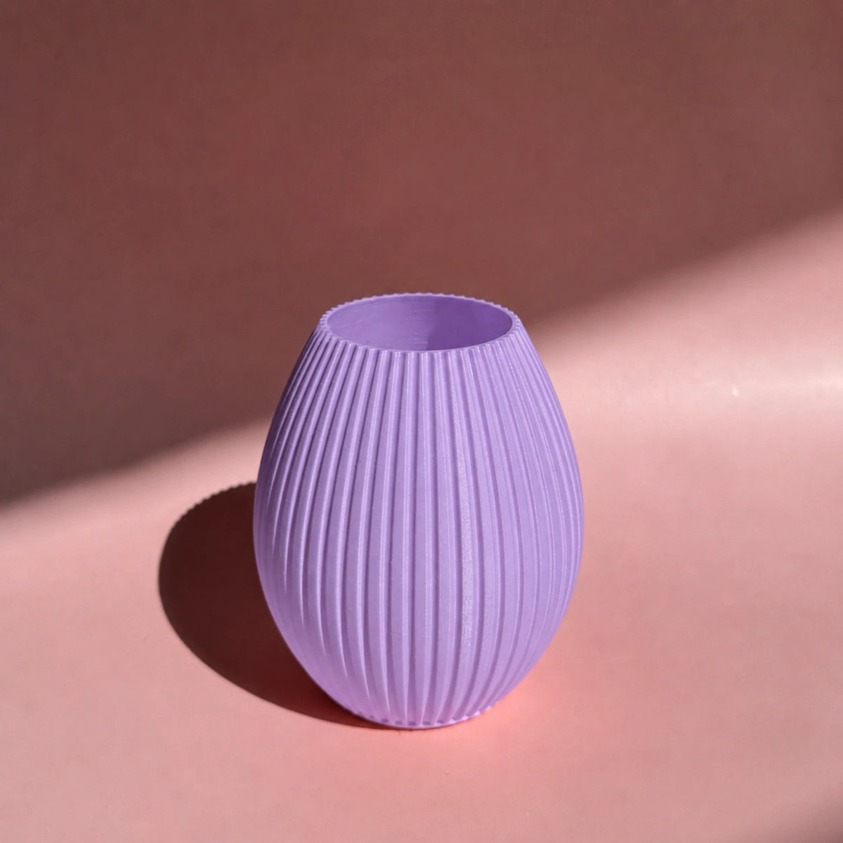 Lila 3D Druck Vase Liv mit runder Form und Rillen - small