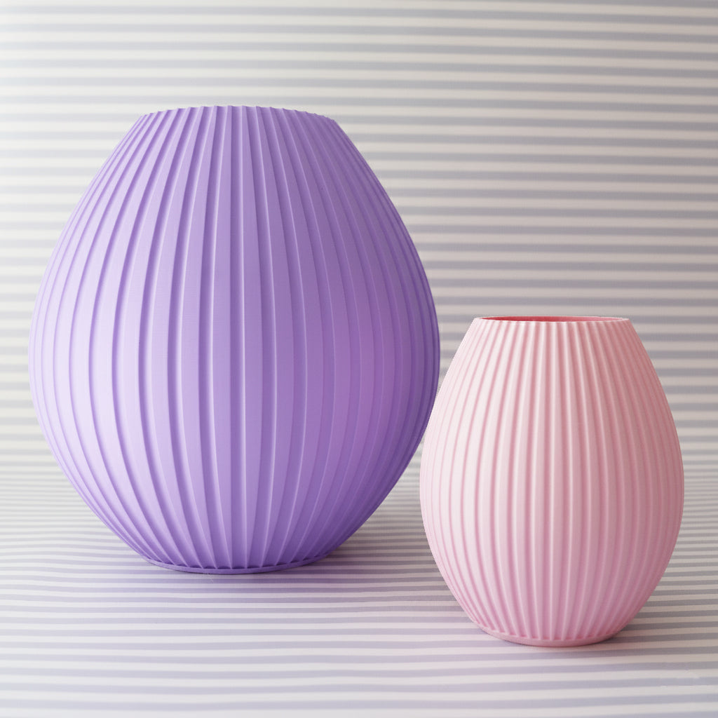 Vase Liv in medium in lila und in small in pink