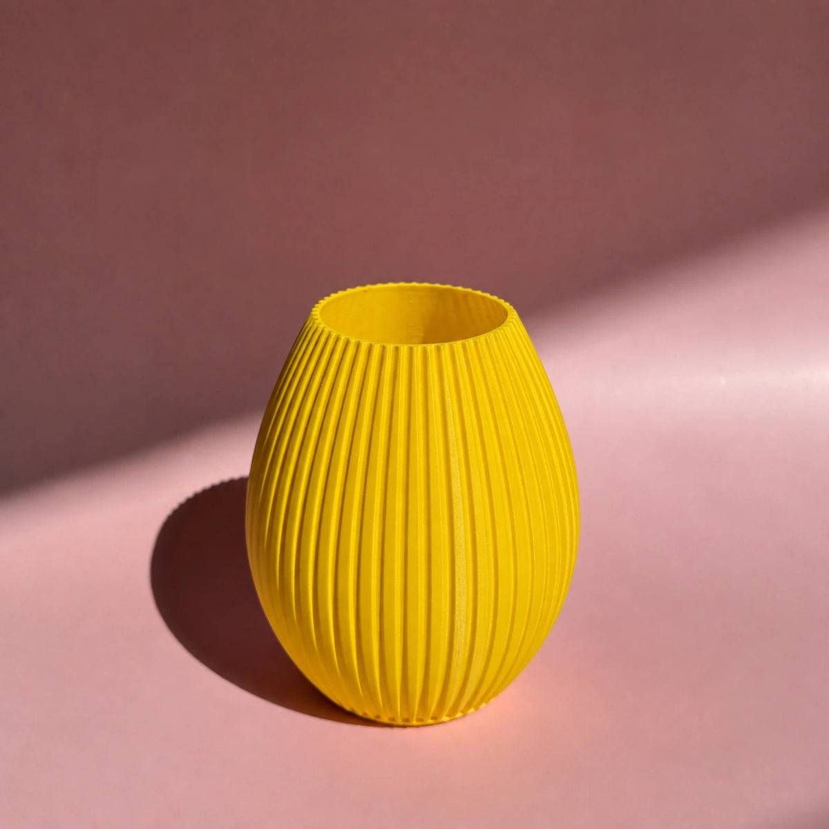 Gelbe 3D Druck Vase Liv mit runder Form und Rillen - small